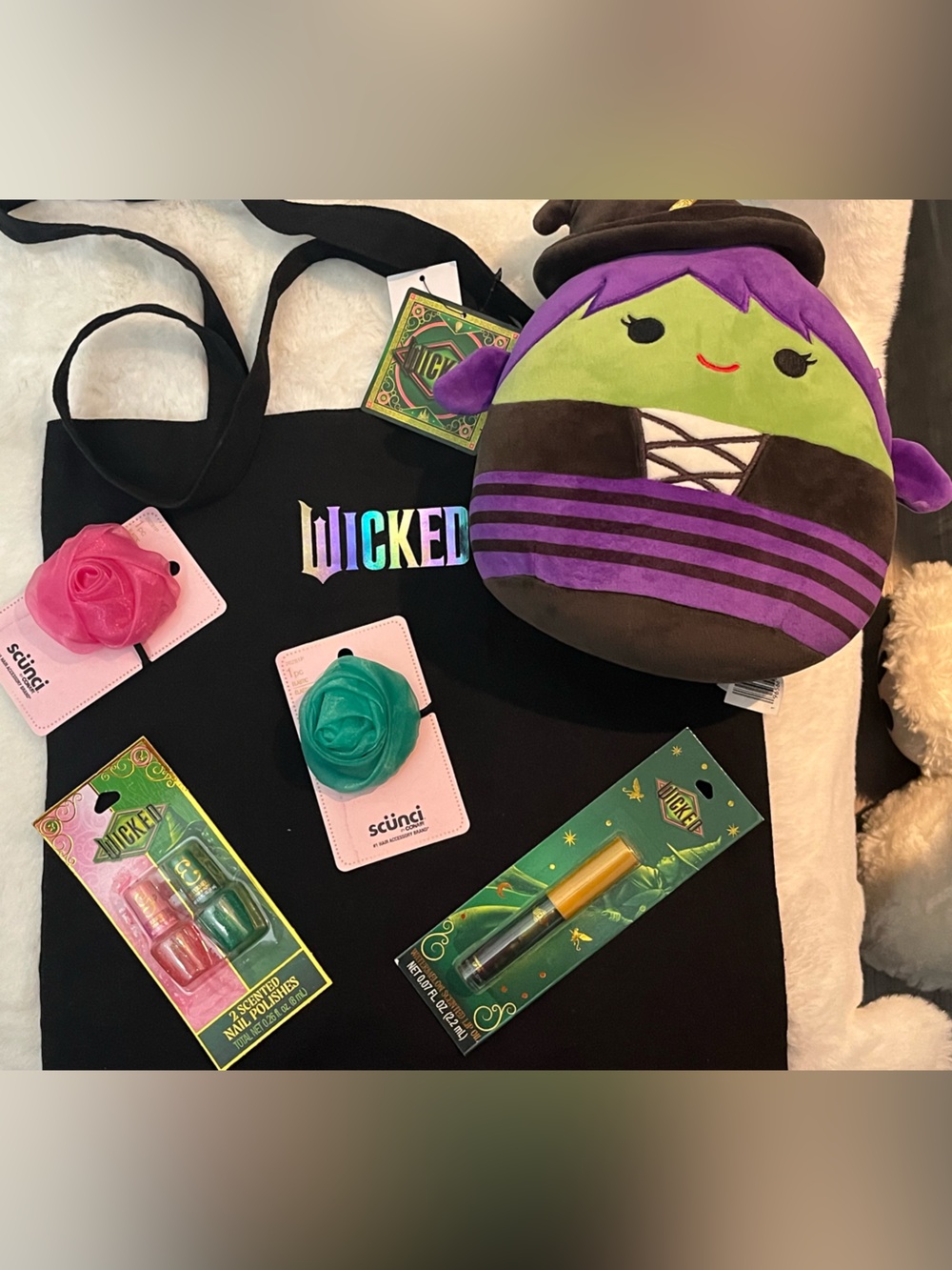Make Your Own Magic Black Wicked Tote Bag - Accessories Bundle - Picture 4 of 5